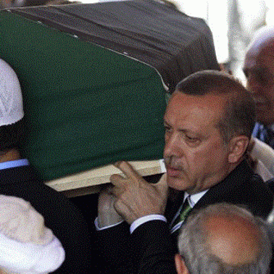 <!--:tr-->Başbakan Recep Tayyip Erdoğan’da Fatih Caminde Cenazedeydi<!--:-->