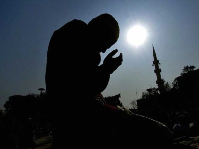PAKISTAN-ASIA-QUAKE-MUSLIMS-PRAYER